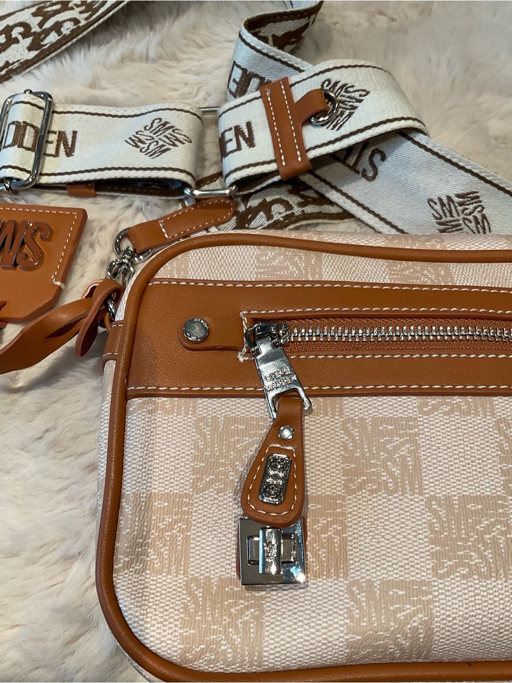 The Viral STEVE MADDEN Brailay Bag ! Vegan Leather Crossbody Bag - Picture 9 of 9